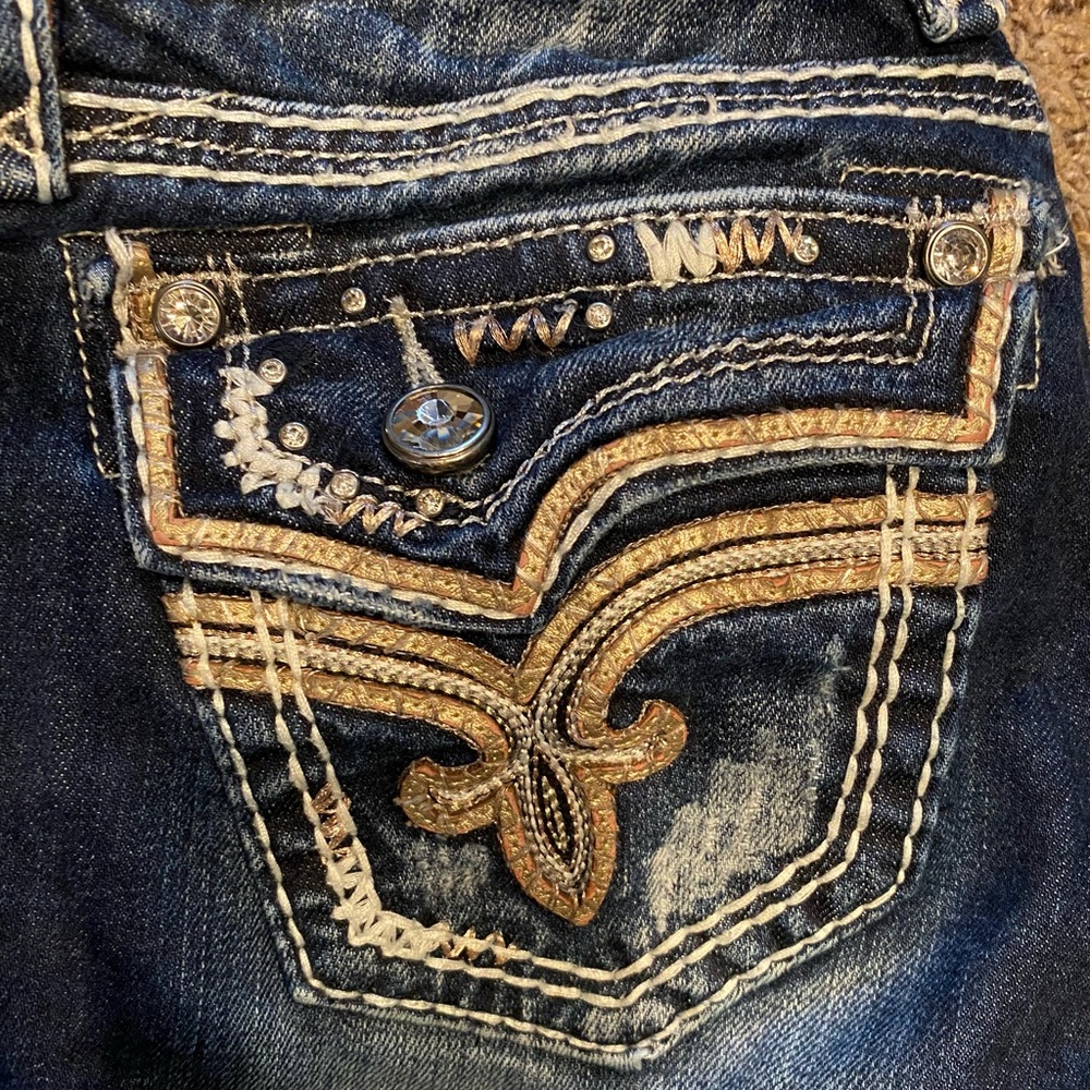 25 Rock Revival Kai Straight Jeans